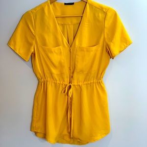 DYNAMITE YELLOW BLOUSE SZ XS TUNIC